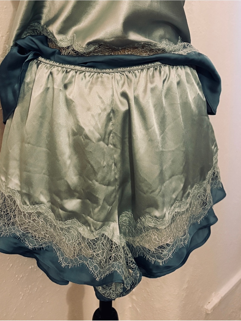 NWT Victoria's Secret Pastel Mint Green & Aqua Blue Colorblock Satin & Lace Cami - Picture 5 of 14